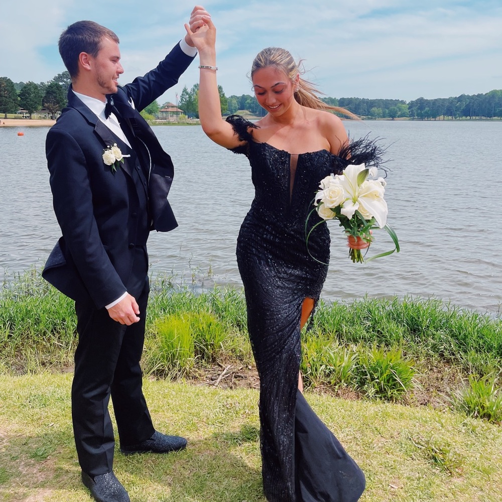 PROM DRESS FOR SELL!!! Best dress ever- worn once perfect condition!